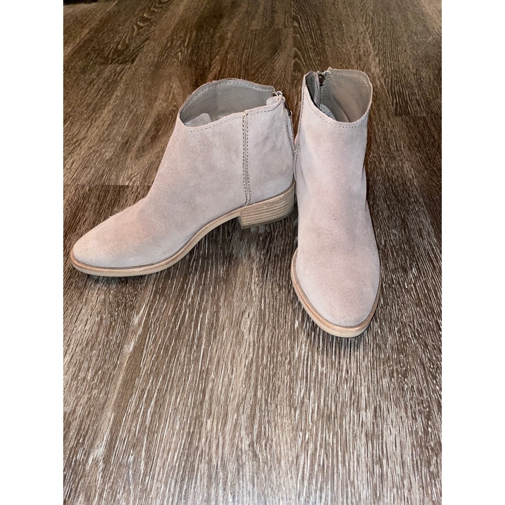 Light tan dolce vita low bootie sz 6
